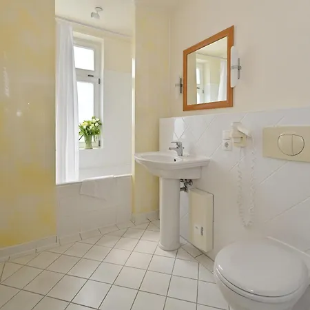 Ferienwohnung-9-in-sellin-auf-ruegen-villa-celia-6-pers-wlan-sauna-200-m-vom-strand-entfernt *